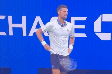 Djokovic vomita em quadra, chora ao vencer game no 5º set e acaba eliminado na estreia no US Open