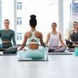 O corpo fala: o que a sua postura diz ao professor de yoga antes mesmo de a aula começar