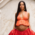 Sabrina Sato mantém estilo fashion na gravidez e deixa barriga à mostra com tops