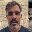 Com filha no CTI, Juliano Cazarré revela doença em relato emocionante: 'Profundo pela jugular'