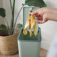 A curiosa utilidade da casca de banana na limpeza da casa que está fazendo muita gente repensar antes de jogar a fruta no lixo