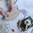 Paixão, encontros e decisões importantes: confira as previsões do tarot para o amor em setembro