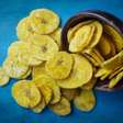 Chips de banana na airfryer: crocantes, fáceis e sem açúcar