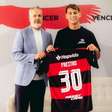 Flamengo anuncia contratação do atacante Joaquín Freitas