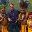 Flávio Bolsonaro diz que indígenas têm direito à 'autonomia sobre seu território' durante visita a aldeia no MT