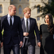 'Há um profundo sentimento de traição': Com Harry e Meghan de volta ao Reino Unido, William e Kate freiam reação instintiva e veem aproximação como construção lenta, segundo revista