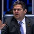 Alcolumbre defende Moraes e alfineta Flávio Bolsonaro: 'Pediram R$ 130 milhões pra fazer um filme'