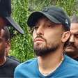 Alex Telles perde a paciência com torcedor do Botafogo