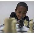 Menino brasileiro de apenas 10 anos é um gênio: ele criou jogo aos 7 após curso de Harvard e hoje vive em abrigo com a mãe e luta para voltar a estudar