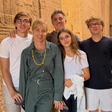 Luciano Huck comprou um robô de R$ 4,2 mil para limpar a mansão no Rio e o preço do aparelho é o que menos chama atenção na casa
