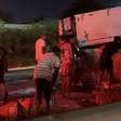 Caminhão com carga de Mounjaro tomba e é saqueado na BR-324