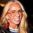 Adriane Galisteu prova ar fashion do fruitcore com brincos de cereja de R$ 15 mil