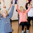 Dez exercícios de Pilates na cadeira para maiores de 60 anos ou iniciantes que desejam fortalecer a musculatura profunda