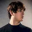Jake Bugg rompe o silêncio sobre fase difícil e revela por que decidiu se despir em novo disco