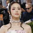 Jisoo, do Blackpink, encontra o romance em single solo 'Click'