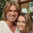Pai de Miley apoia artista após remoção de sobrenome