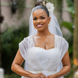 Aposentei o salto alto no casamento! Os novos tênis românticos com bordados delicados e paetês da Converse, clássico desde 1917, substituem o desconforto nos pés: do vestido de noiva ao look de festa boho chic