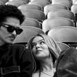 Karol G e Bruno Mars lançam clipe de 'Still' com imagens inéditas de bastidores