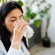 Você está bebendo água o suficiente? entenda a relação entre hidratação e saúde mental