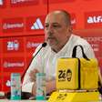 Alessandro Barcellos é convencido a não demitir Paulo Pezzolano do Internacional; entenda