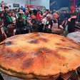 Com mais de 100 cm de diâmetro, maior xis do Brasil é preparado na Expointer