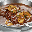 Esse filé-mignon ao molho madeira é mais fácil de fazer do que parece