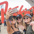 Chega cedo, capricha no look ou some na multidão: veja como cada signo curte o Rock in Rio