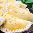 Pastel assado sem glúten e sem leite, com massa levinha e crocante para você rechear como quiser
