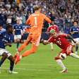 Karius fecha o gol, e Schalke segura empate com o Bayern no Campeonato Alemão