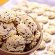 Biscoito amanteigado crocante feito com ingredientes simples que derrete na boca