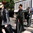 Modelos de preto 'invadem' Ipanema em flashmob inspirado no rock
