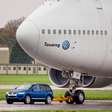 A vez em que um Volkswagen Touareg rebocou um avião de 500 lugares e 155 toneladas