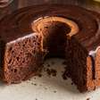 Bolo de chocolate fofinho sem leite: receita com água e óleo