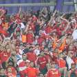 Vídeo: torcida do Internacional protesta e abandona estádio em jogo contra o Santos