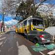 Ônibus atinge dois carros e residência após falha nos freios em Bento Gonçalves