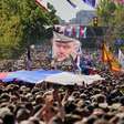 Funeral do criminoso de guerra Ratko Mladic reúne milhares de pessoas em Belgrado