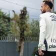 Neymar faz trabalhos na academia do Santos em recuperação de lesão