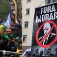 Ato de Flávio Bolsonaro na Paulista contra Moraes começa com oração