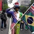 No dia da Independência do Brasil, manifestante se veste de Tio Sam e declara apoio a Flávio Bolsonaro