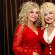 Irmã de Dolly Parton critica 'bobagens da IA' e 'tweets sarcásticos' sobre morte da cantora