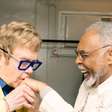Vídeo: Elton John e Gilberto Gil se encontram nos bastidores do Rock in Rio: 'Você é uma lenda'