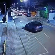 Três crianças entre 10 e 12 anos furtam carro, batem em moto e são parados pela PM em SC