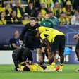 Jogador do Borussia Dortmund é levado ao hospital após sofrer problemas circulatórios em partida da Champions