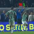 Zagueiro vai ao banheiro, evita substituição e marca pelo Juventude