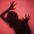 Mulher é agredida por filho de 13 anos e solicita medidas protetivas na polícia