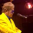 Elton John deixa o Rio de cadeira de rodas após show e chama atenção dos fãs
