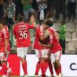 Benfica goleia o Moreirense e segue invicto no Português