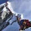O Monte Everest está derretendo mais rápido do que nunca e 6 mil litros de urina por dia estão acelerando esse processo