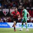 Com um a menos, Atlético-GO segura Ceará e cola no G6 da Série B