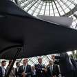 Primeiros voos espaciais tripulados europeus podem ocorrer em dez anos, diz Macron em cúpula internacional